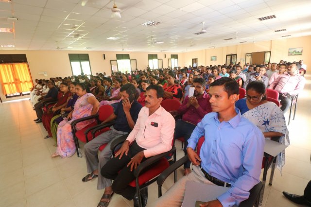 විදෙස් ගත අධ්‍යාපනය සඳහා  ශිෂ්‍යත්වයක් ලැබ විදෙස් ගත වන වලස්මුල්ල සහකාර ප්‍රාදේශීය ලේකම් සුසන්ති ජයසිංහ මෙනවියට ප්‍රාදේශීය ලේකම්තුමා ඇතුලු සමස්ක කාර්ය මණ්ඩලයේ සුභාශිංසන....
