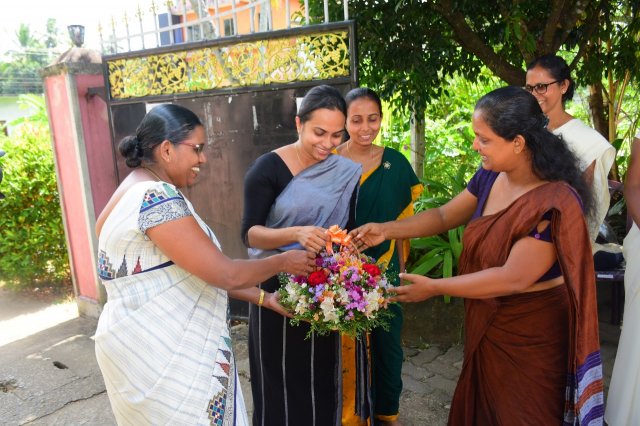 විදෙස් ගත අධ්‍යාපනය සඳහා  ශිෂ්‍යත්වයක් ලැබ විදෙස් ගත වන වලස්මුල්ල සහකාර ප්‍රාදේශීය ලේකම් සුසන්ති ජයසිංහ මෙනවියට ප්‍රාදේශීය ලේකම්තුමා ඇතුලු සමස්ක කාර්ය මණ්ඩලයේ සුභාශිංසන....